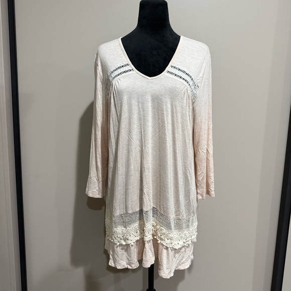 Lapis Tops - Lapis Blush Lace Accent Tunic with 3/4 Length Sleeve